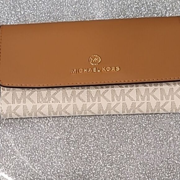 Michael Kors Jet Set Charm Large Logo & Leather Tri-Fold Wallet - Picture 8 of 12